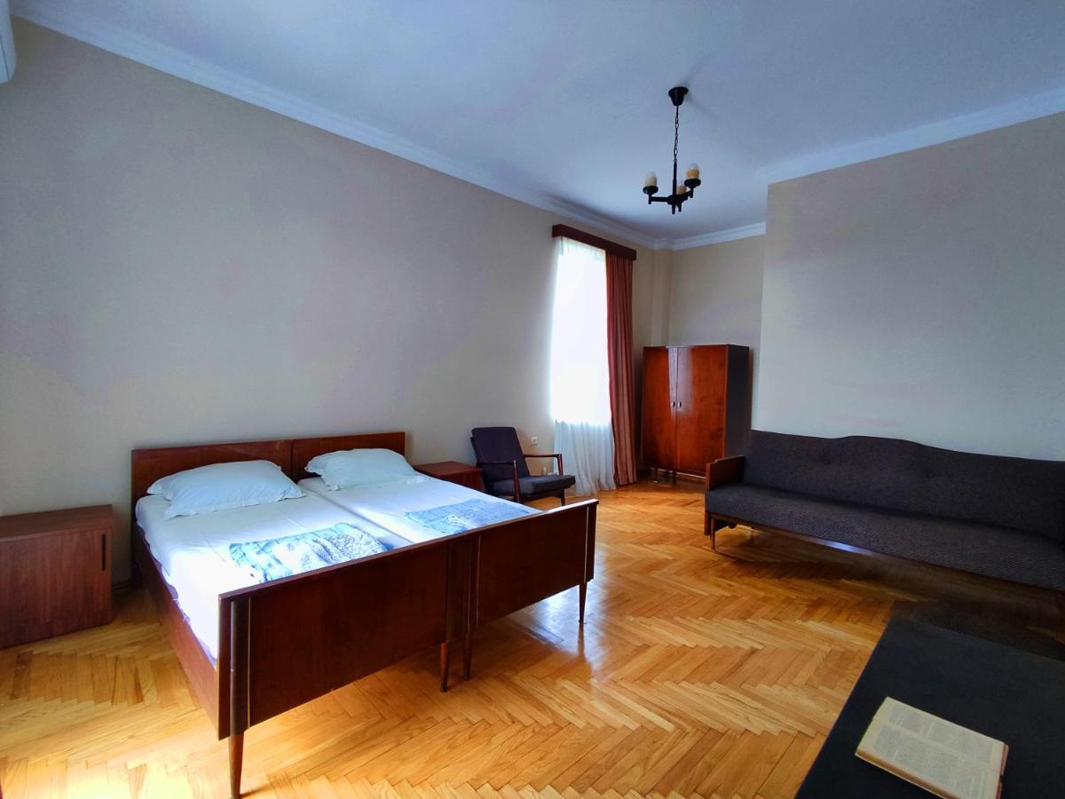 Guesthouse White Swan Koboeleti Buitenkant foto