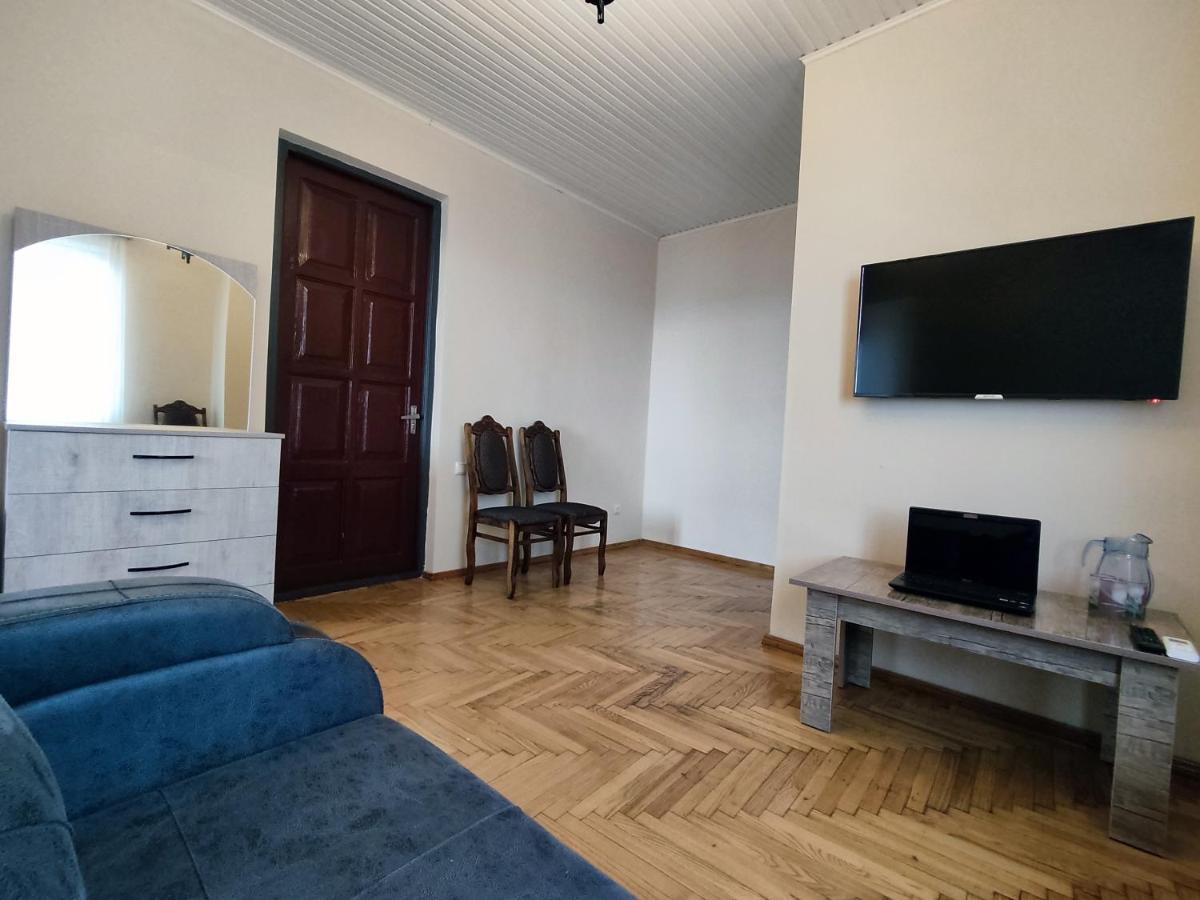 Guesthouse White Swan Koboeleti Buitenkant foto