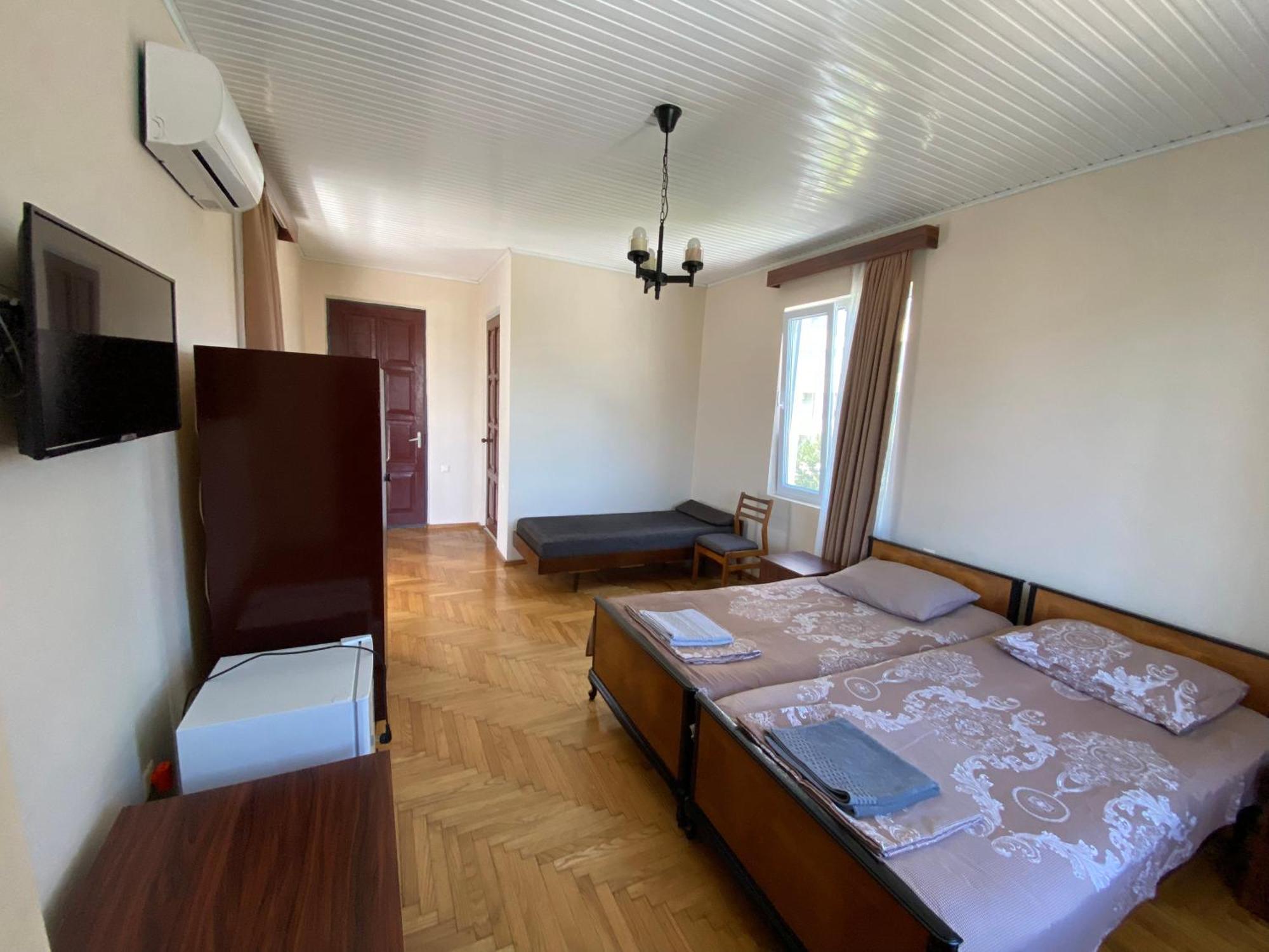 Guesthouse White Swan Koboeleti Buitenkant foto