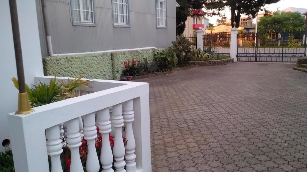 Guesthouse White Swan Koboeleti Buitenkant foto